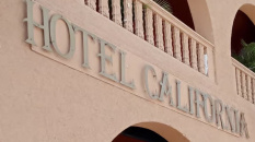 Lire en ligne sur monBestSeller Hotel California publié par Laura Lazzaro 